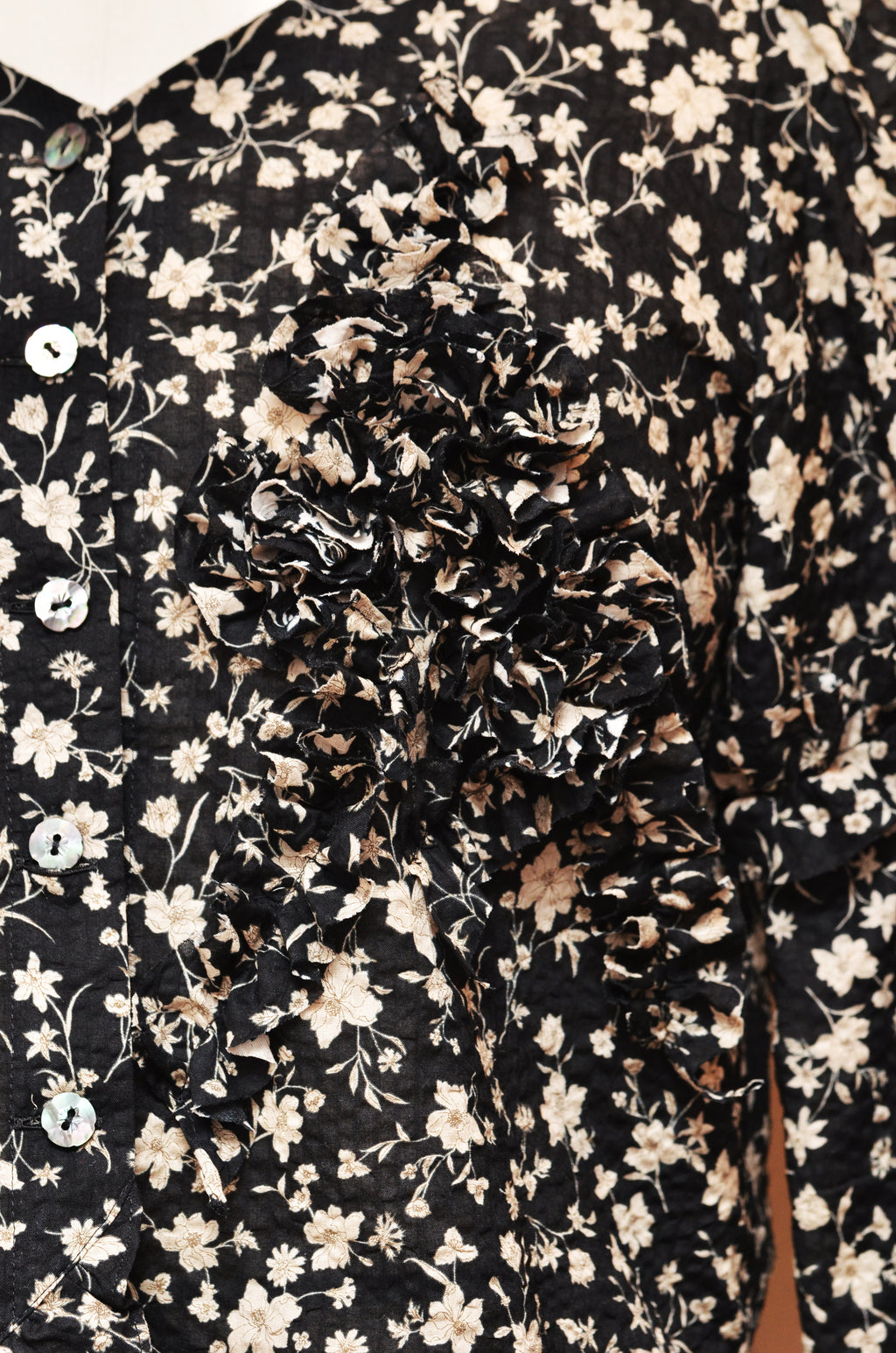 [Non-itchy clothing][Made to order][Washable] Frill motif blouse