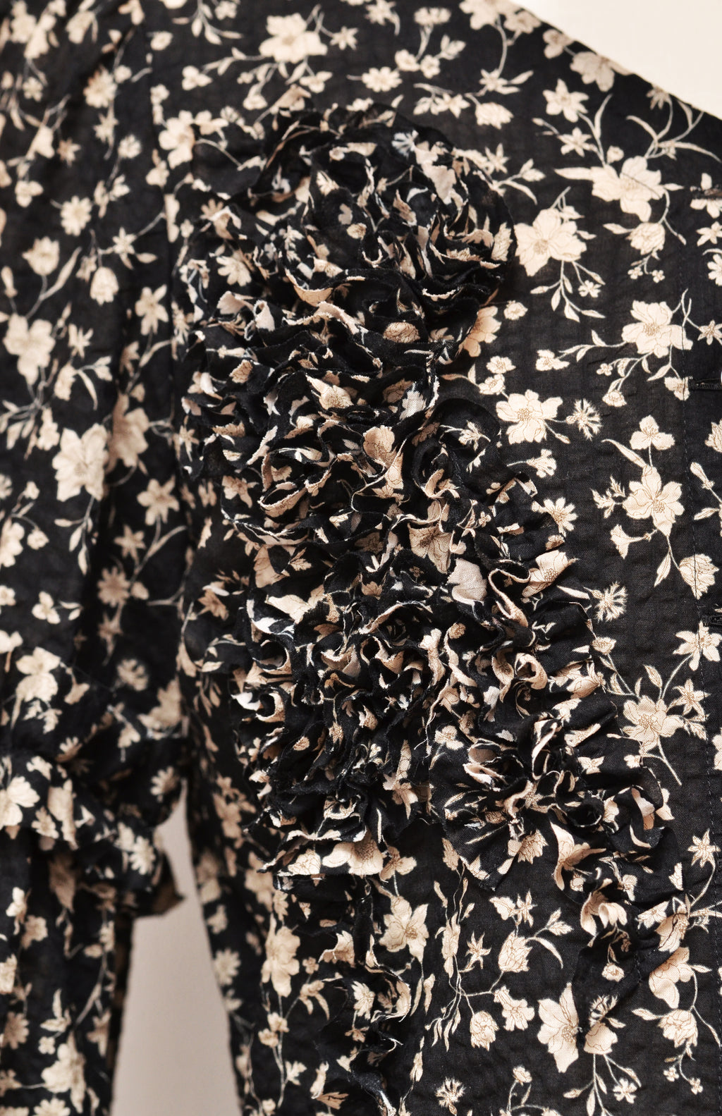 [Non-itchy clothing][Made to order][Washable] Frill motif blouse