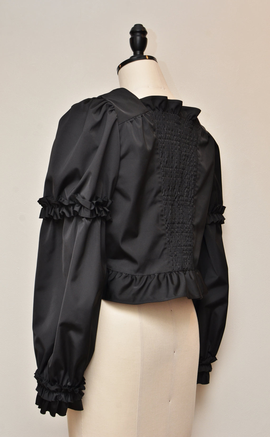 [Made to Order] [Washable] Frill Motif Double Satin Blouson