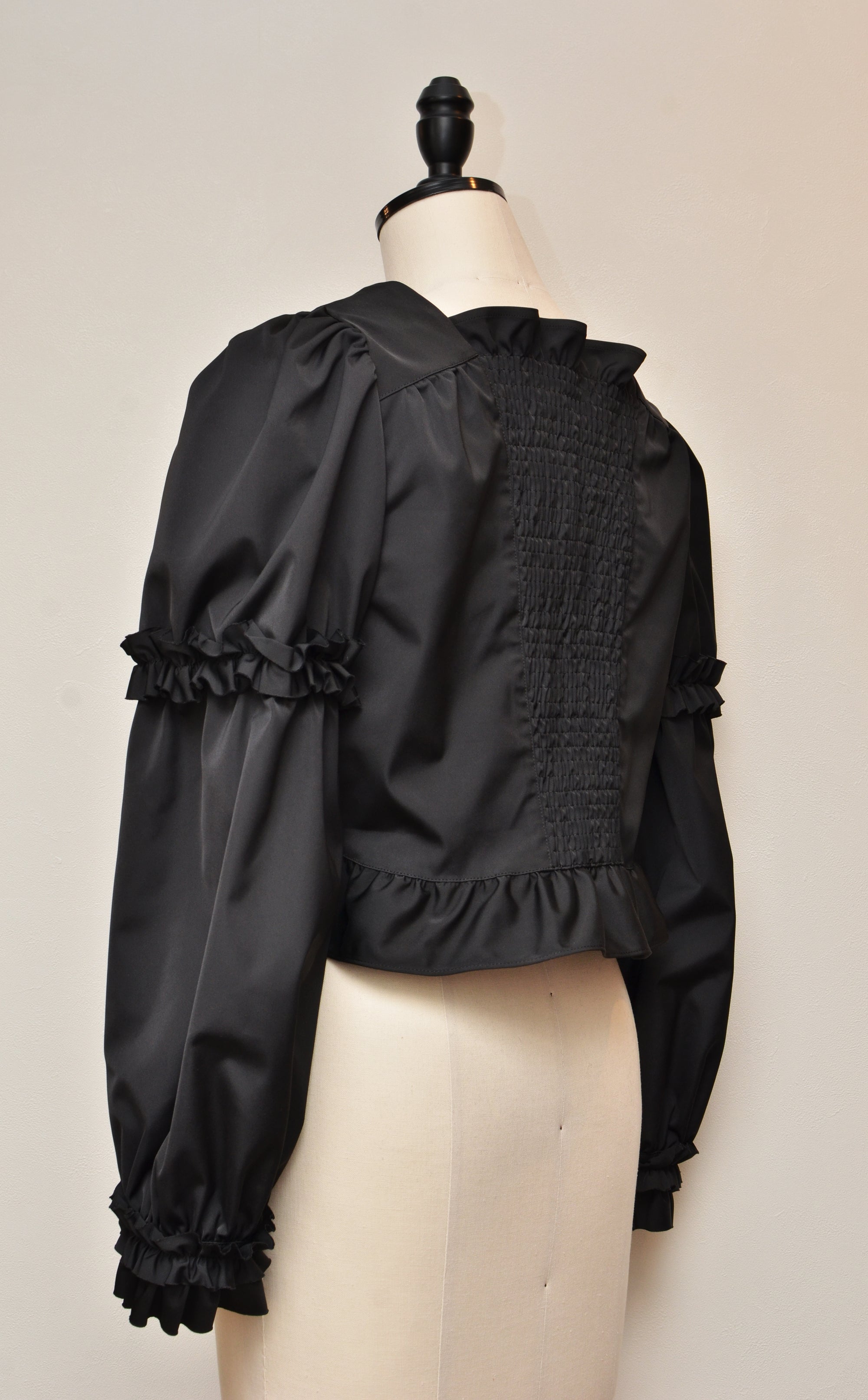 [Made to Order] [Washable] Frill Motif Double Satin Blouson