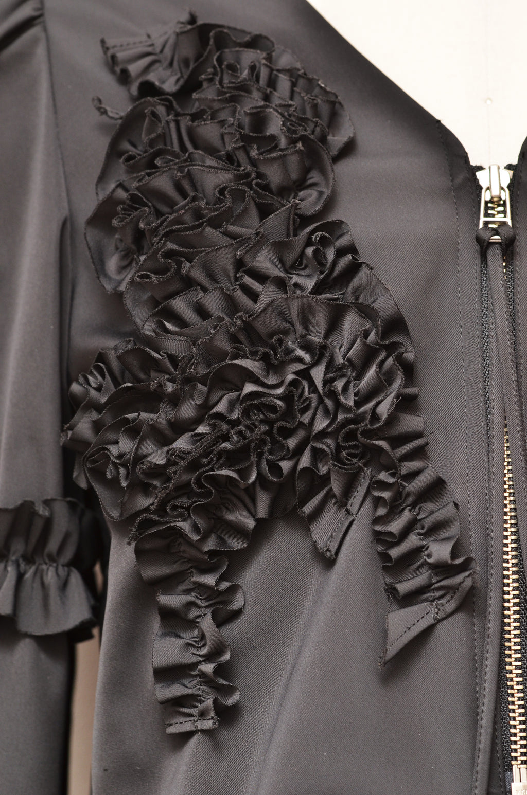 [Made to Order] [Washable] Frill Motif Double Satin Blouson