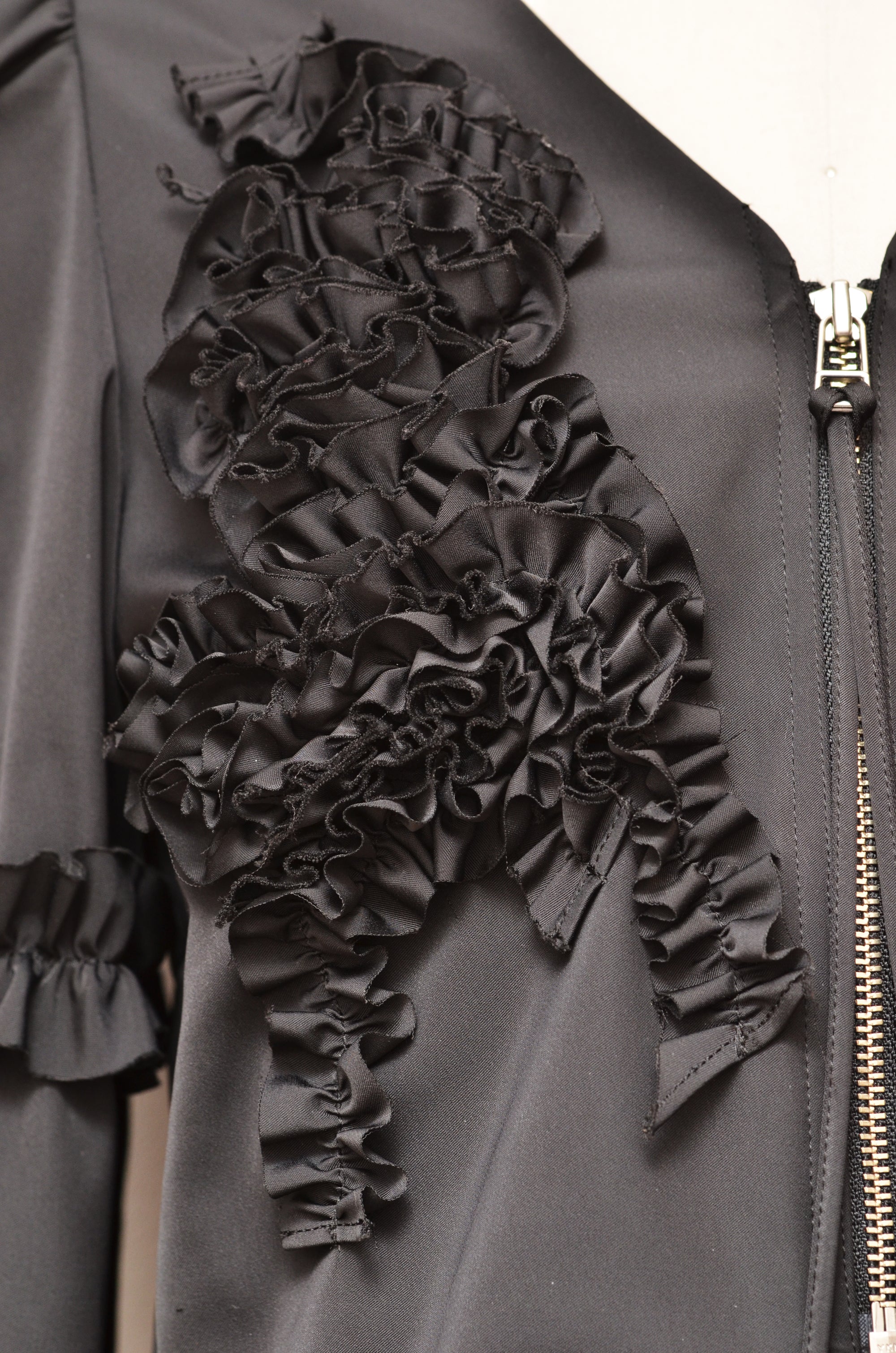 [Made to Order] [Washable] Frill Motif Double Satin Blouson