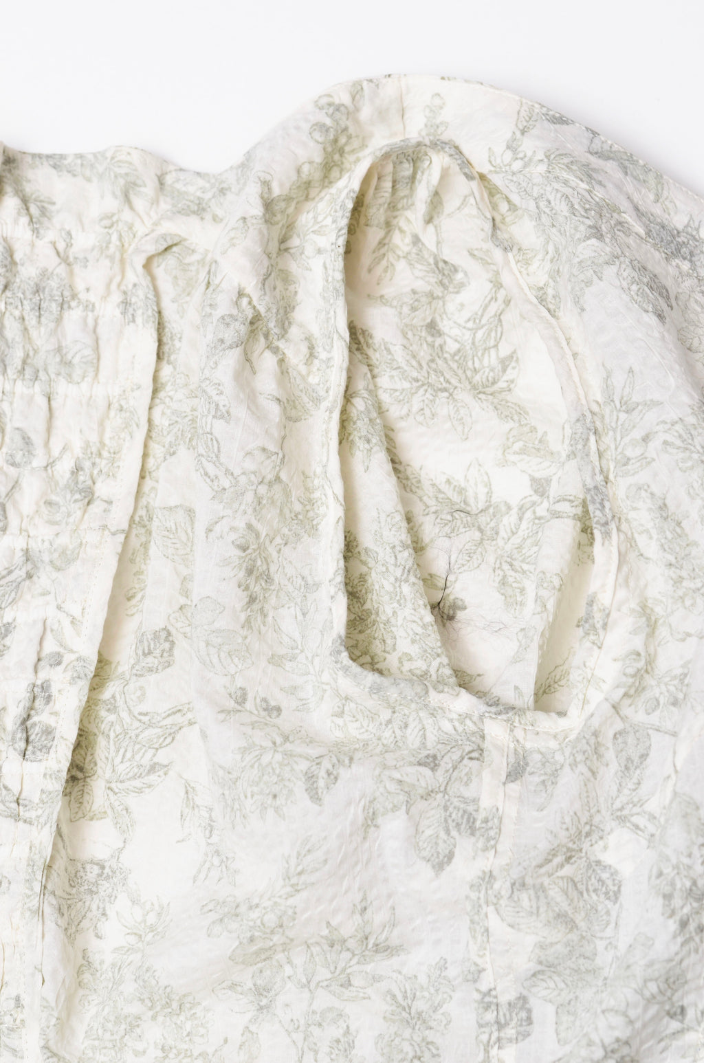 [2/14-15 TOKYO POPUP先行販売] [チクチクしない服] 浪漫ブラウス（オフ）