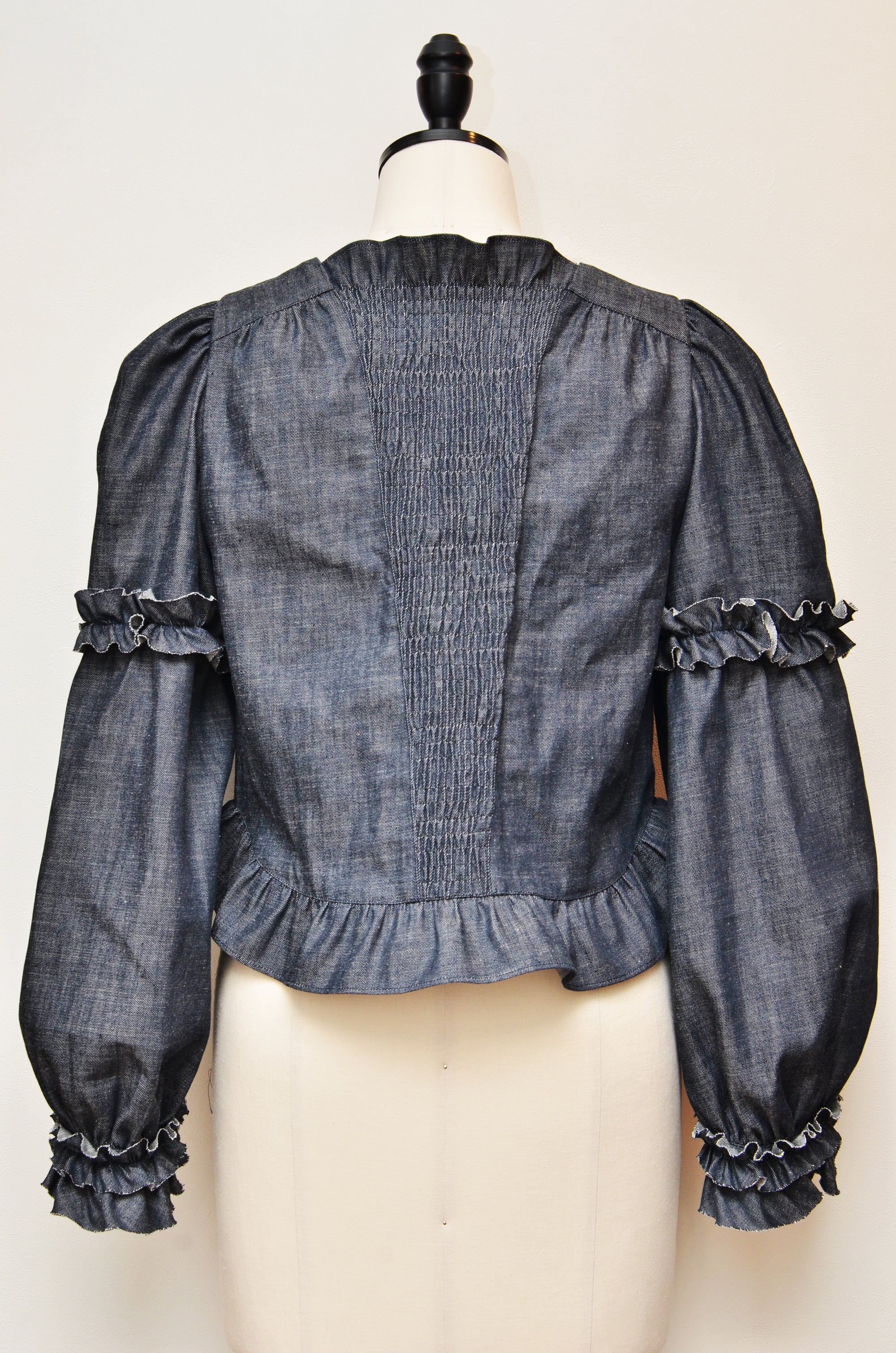 [受注生産] [色落ちしにくい]フリルモチーフデニムライクライトジャケット(NAVY)