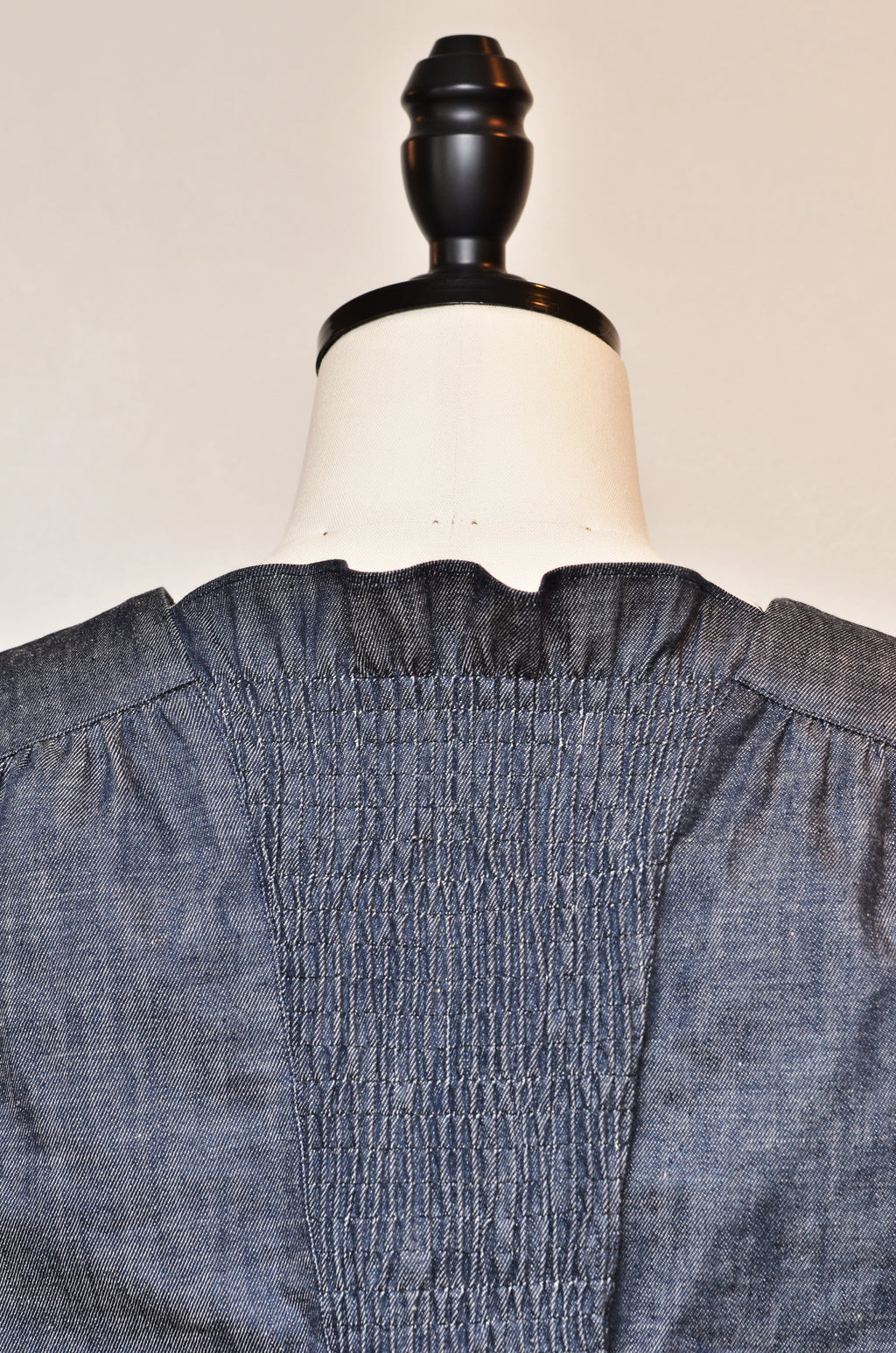 [受注生産] [色落ちしにくい]フリルモチーフデニムライクライトジャケット(NAVY)