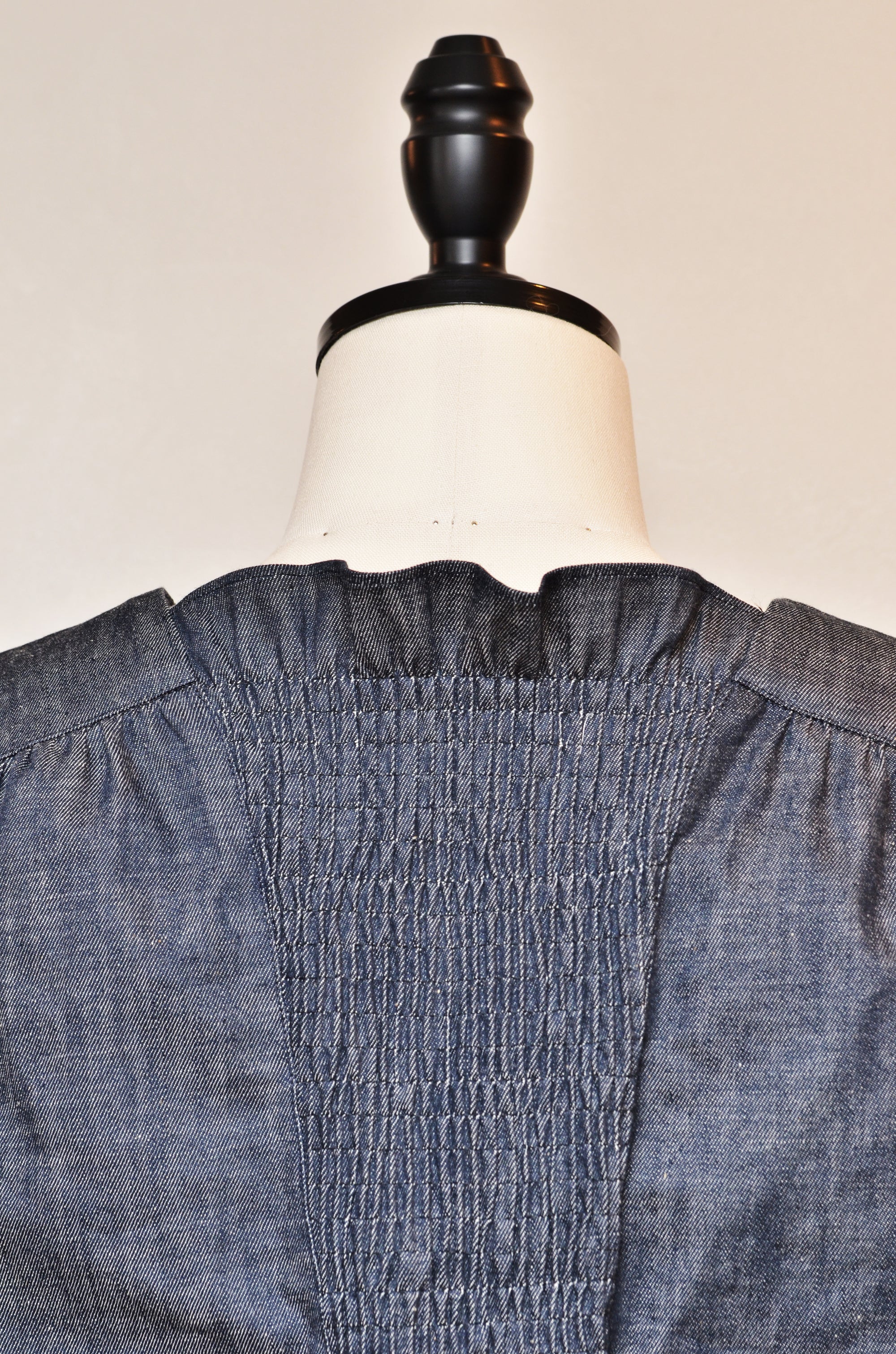 [受注生産] [色落ちしにくい]フリルモチーフデニムライクライトジャケット(NAVY)