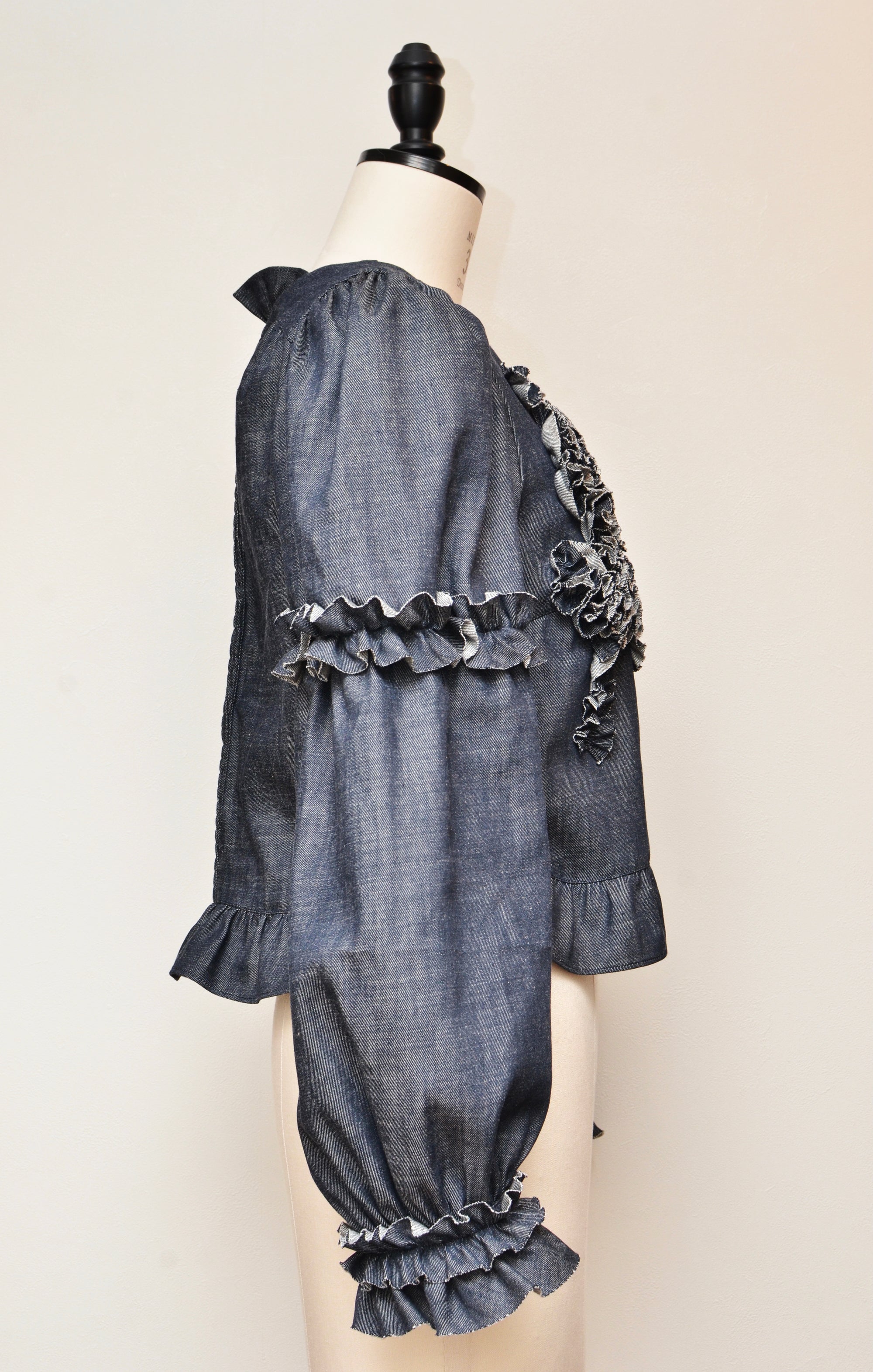 [受注生産] [色落ちしにくい]フリルモチーフデニムライクライトジャケット(NAVY)