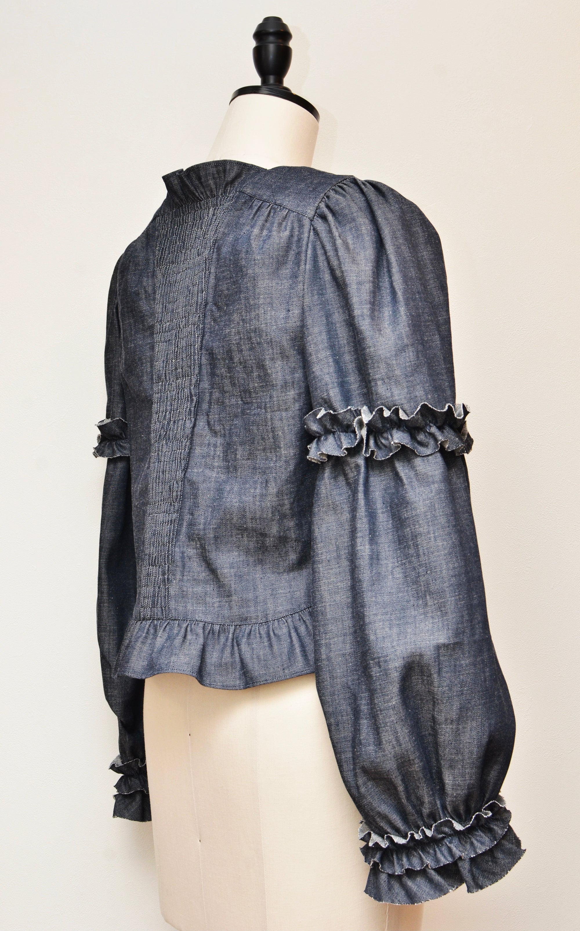 [受注生産] [色落ちしにくい]フリルモチーフデニムライクライトジャケット(NAVY)